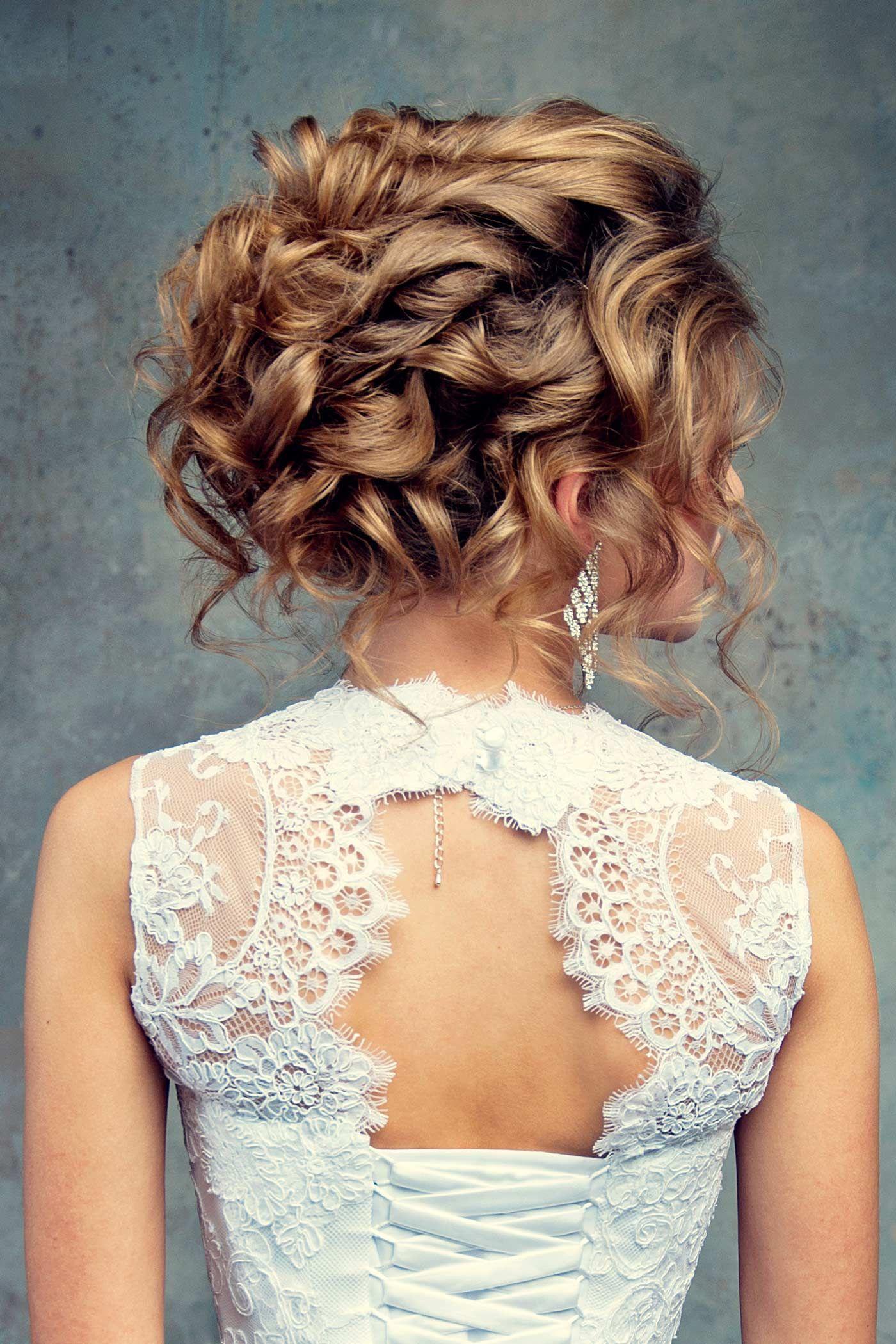 Elegant opgestoken kapsel met krullen