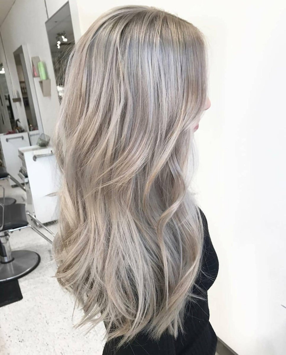 Asblond haar met koele tinten
