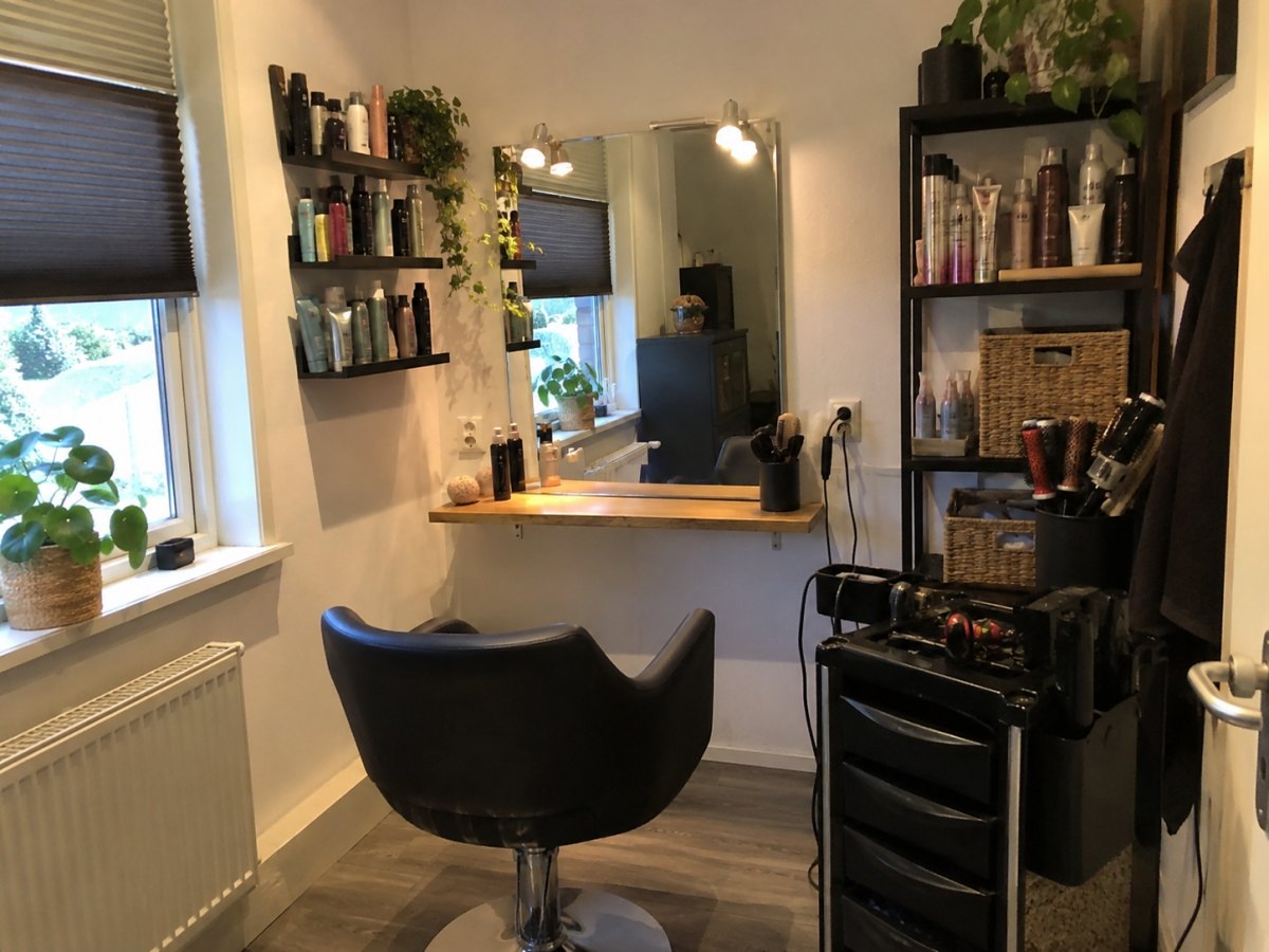 Compacte thuiskapsalon met opbergruimte