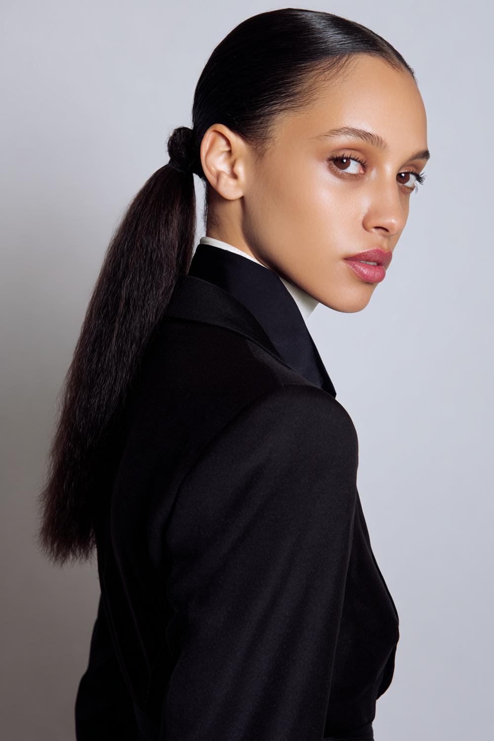 3. Dagelijkse Haar Look 2026 met strakke hoge paardenstaart