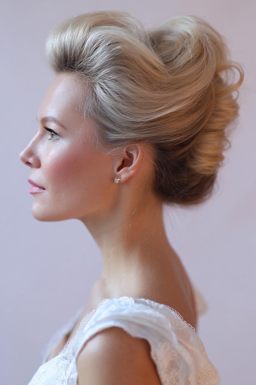 9. Dagelijkse Haar Look 2026 met claw clip updo in neutrale tint