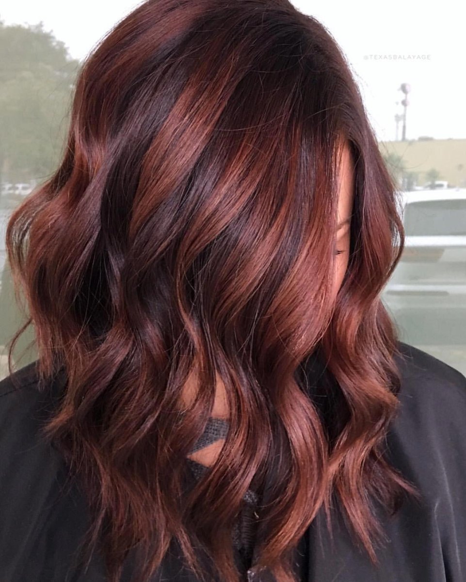 Donker koperrood haar nuances
