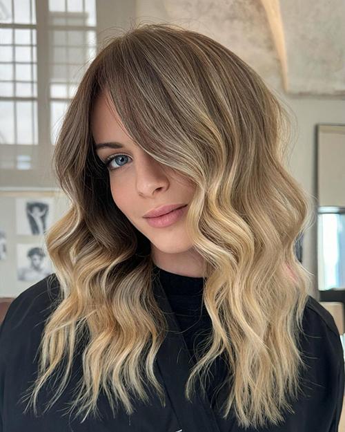 Donkerblonde roots met lichte lengtes