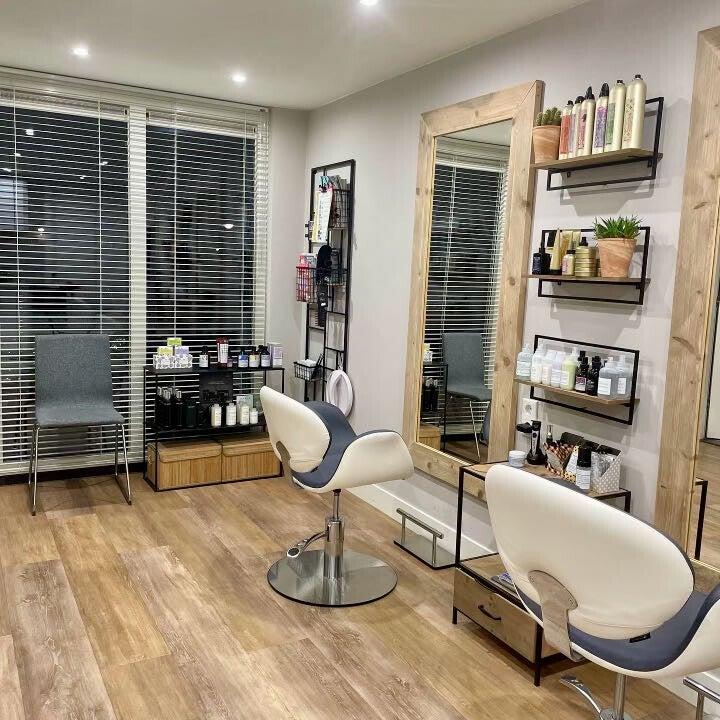 Stijlvol interieur van thuiskapsalon