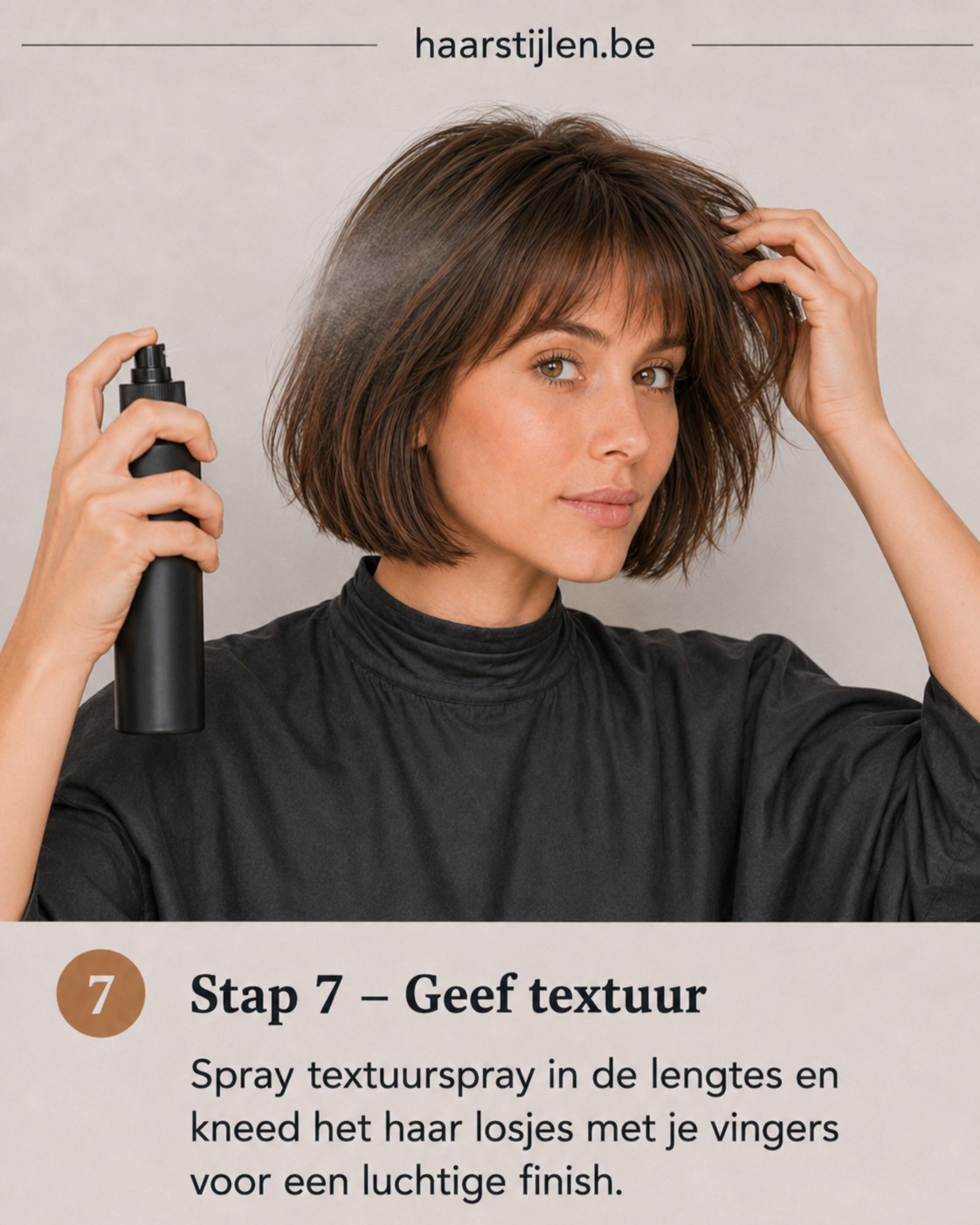 Textuurspray aanbrengen in de Franse bob met pony voor een luchtige, matte finish