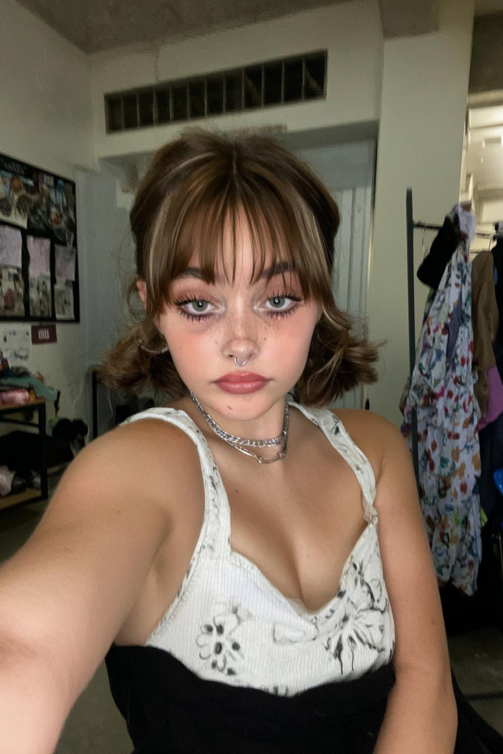 Blonde highlights met krullen