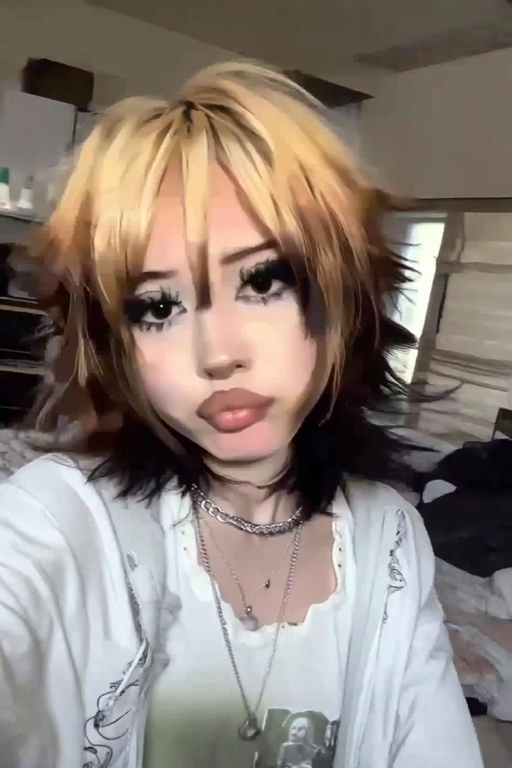 Blonde mullet met contrast