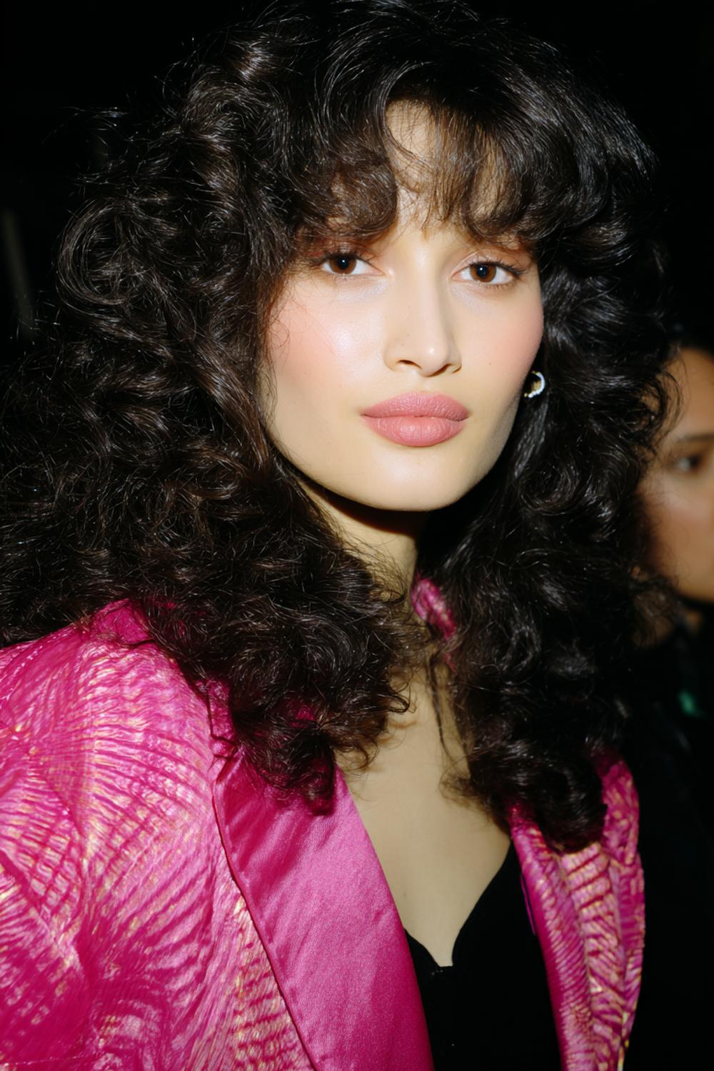 7. Haartrends Voor Herfst 2026: Volumineuze ‘90s Blow-out met Grote Ronde Vorm