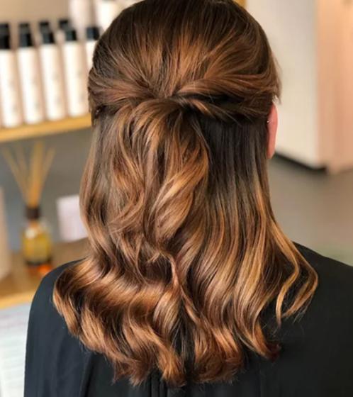 Half opgestoken dik haar