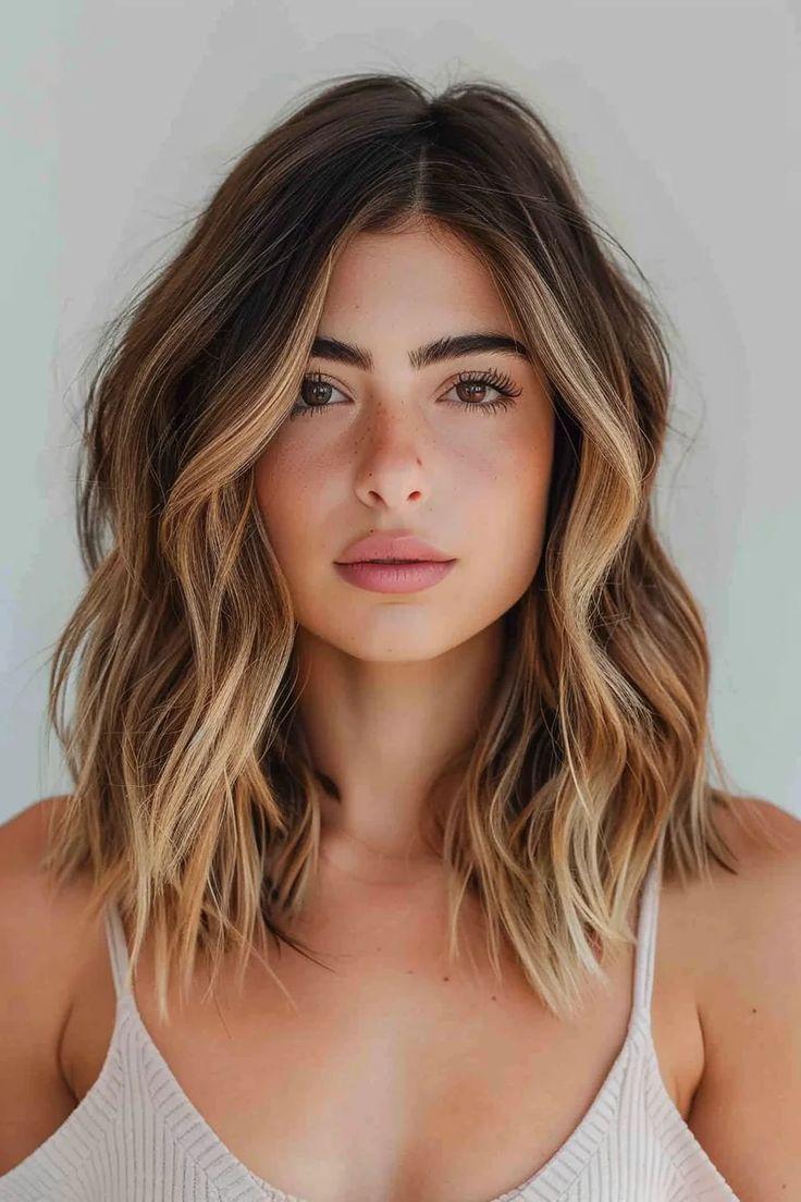 Halflang haar met beach waves