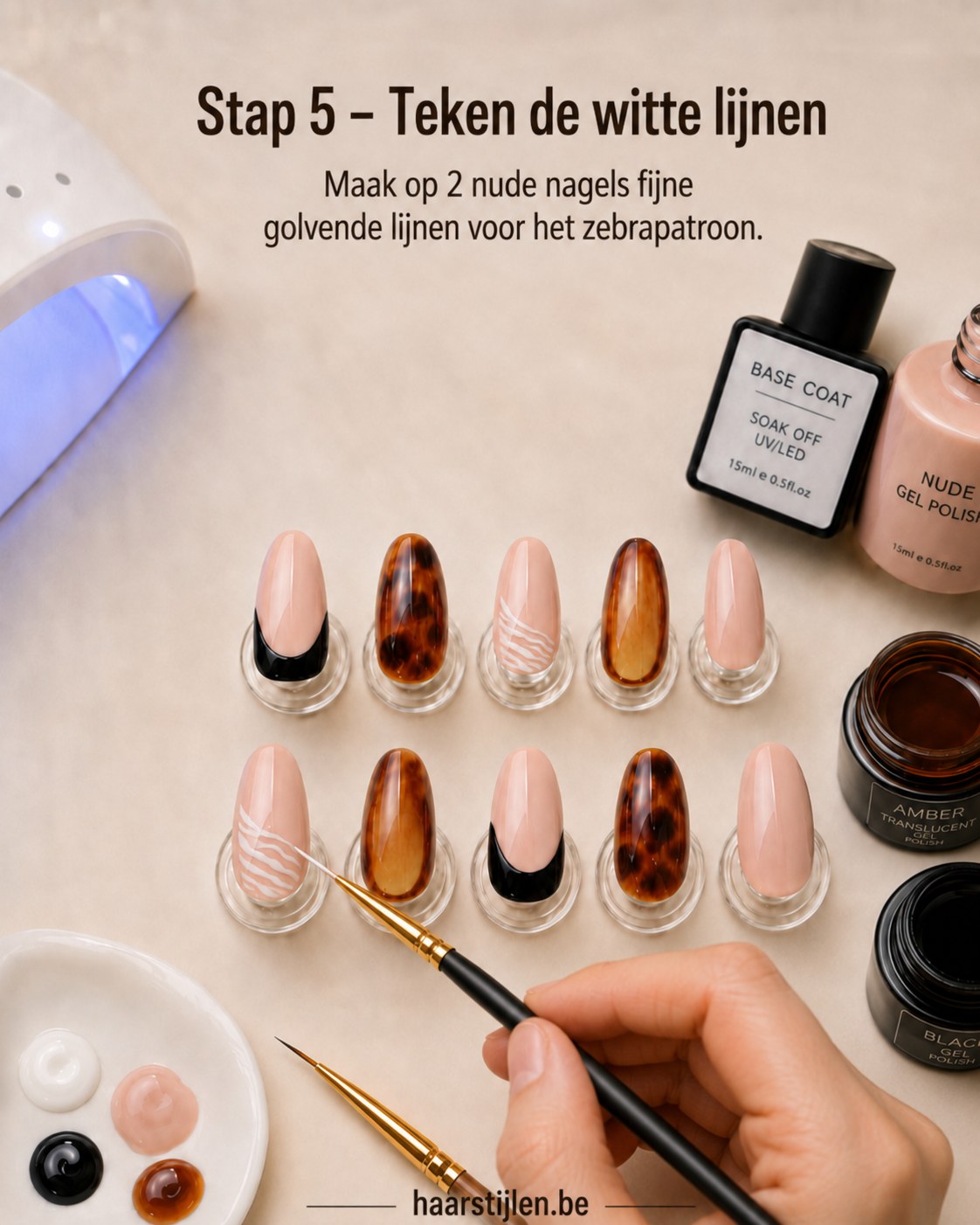 Fijne golvende witte lijnen tekenen zebrapatroon op nude nagels naast tortoise tinten