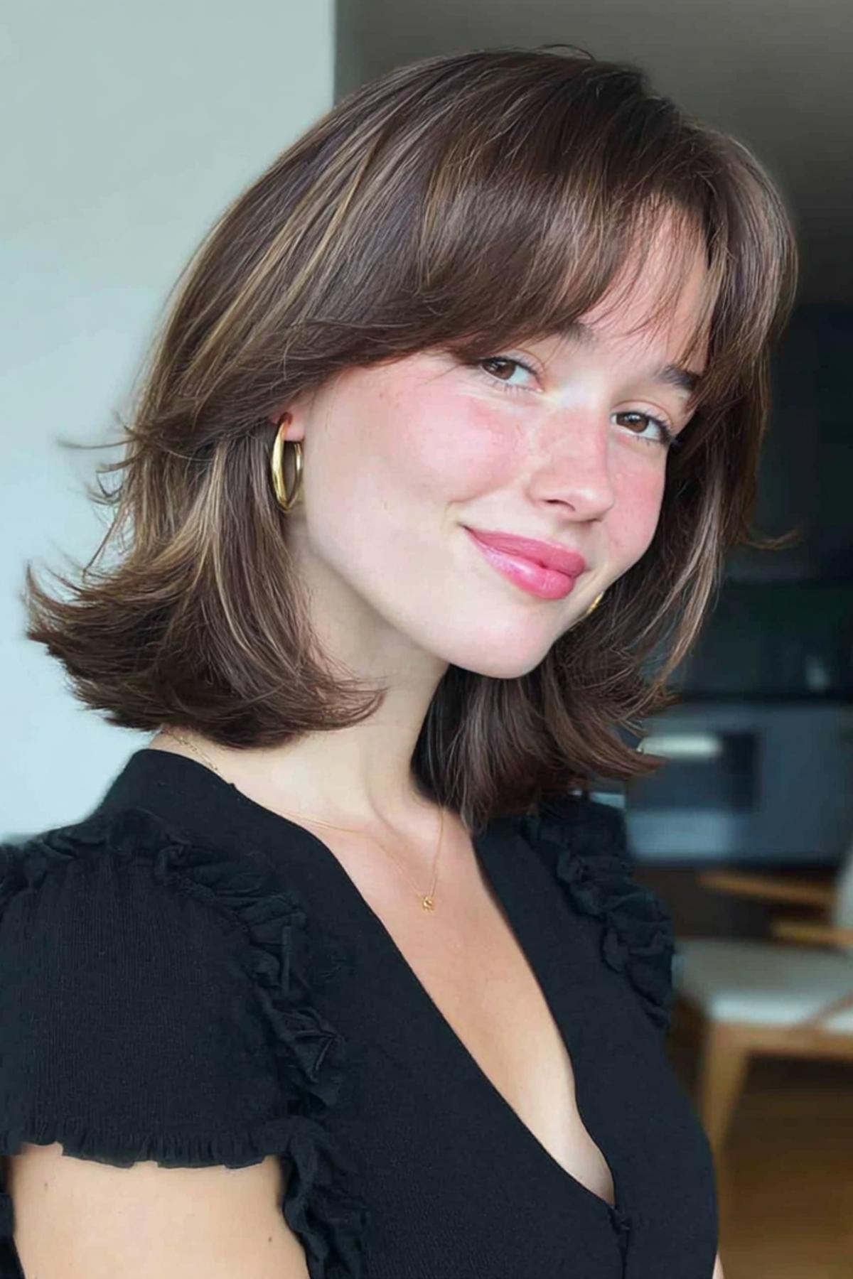 Middellang Bruin Met Gordijnpony