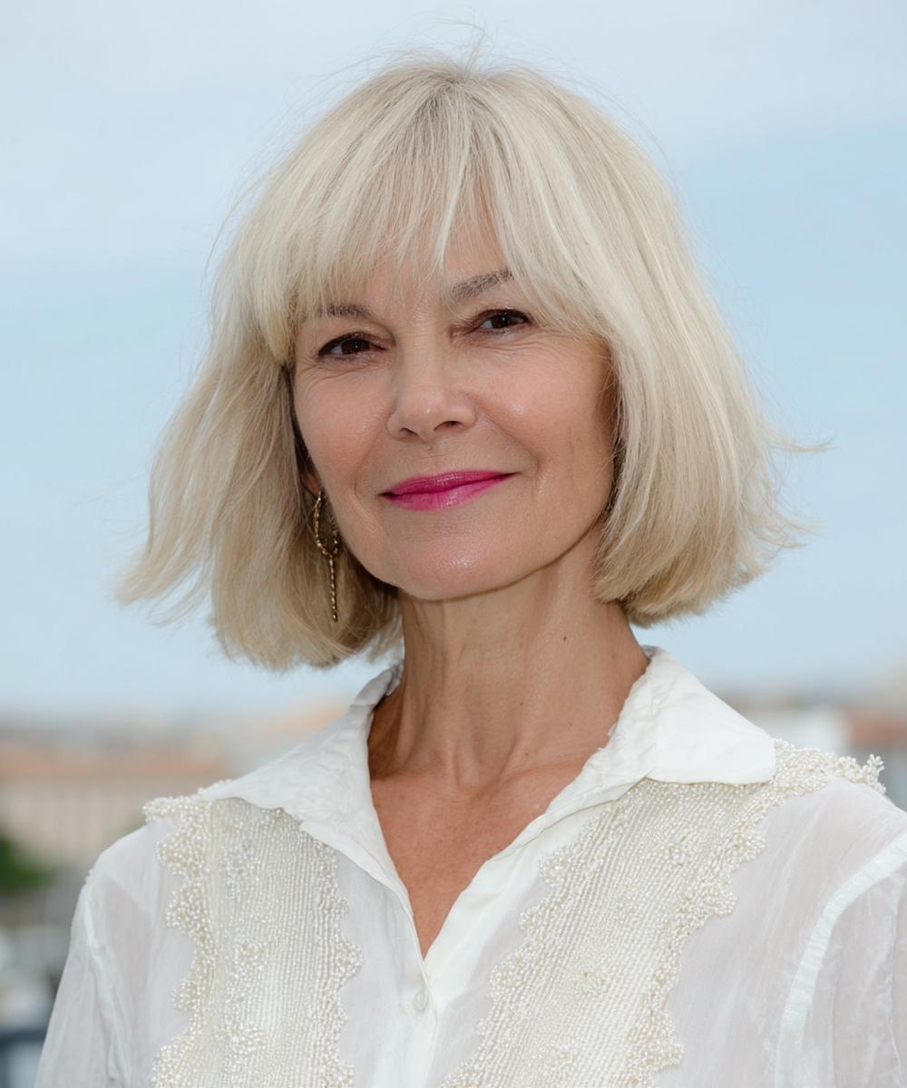 Blond Halflang Bob Met Pony