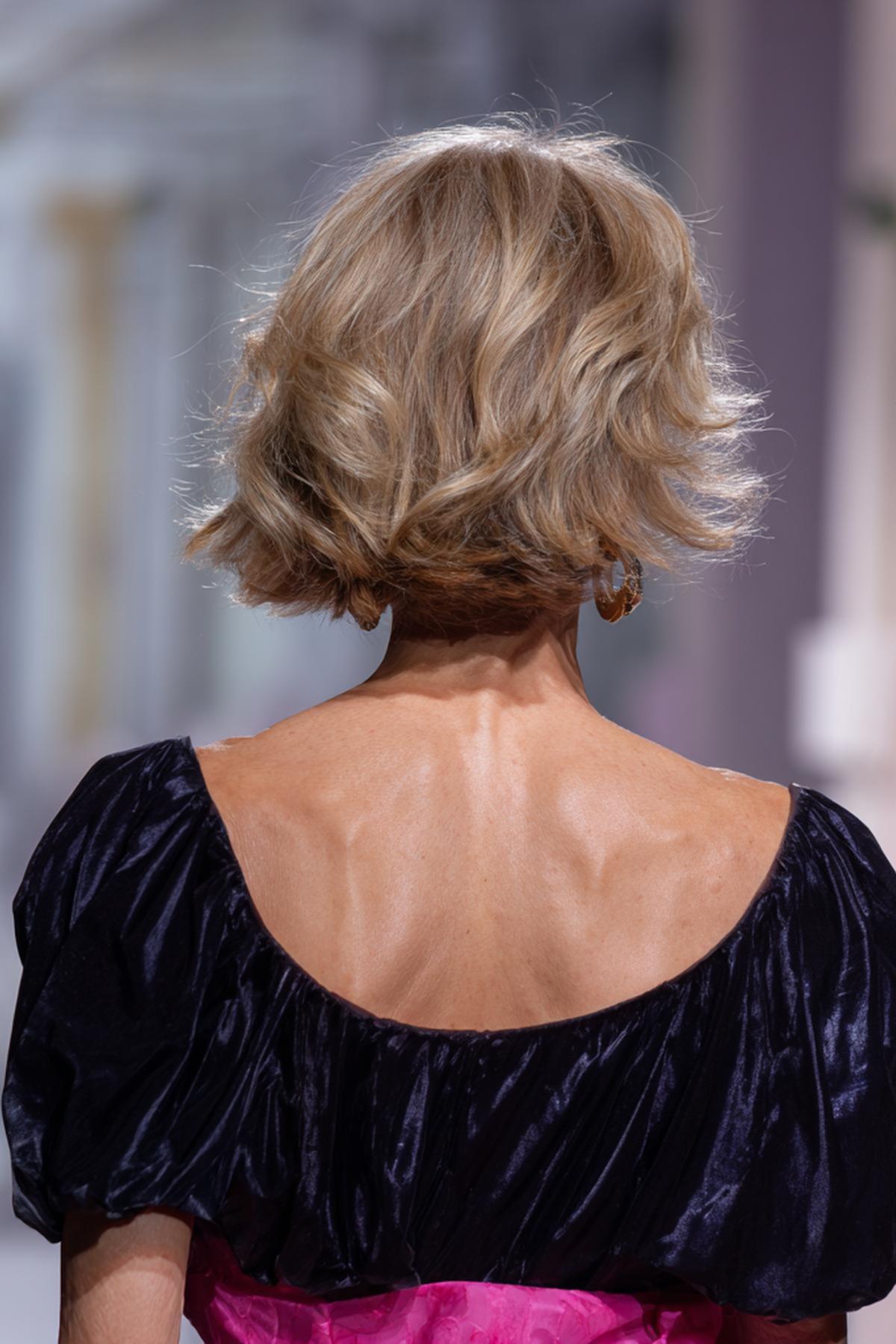 Halflange Golvende Bob Achteraan