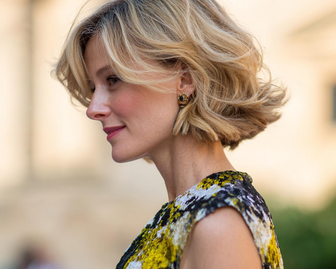 Goudblonde Golvende Halflange Bob