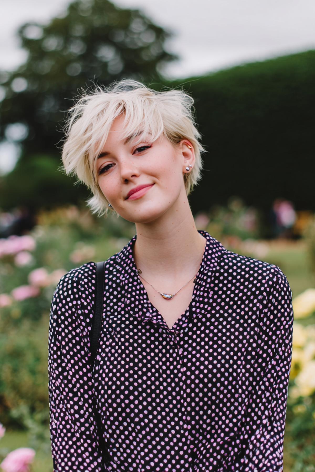 Platinablond Pixie Met Zijlok