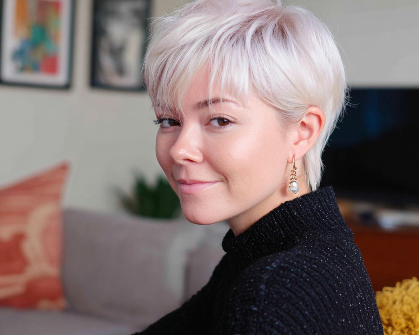 Platinablonde Pixie Met Pony