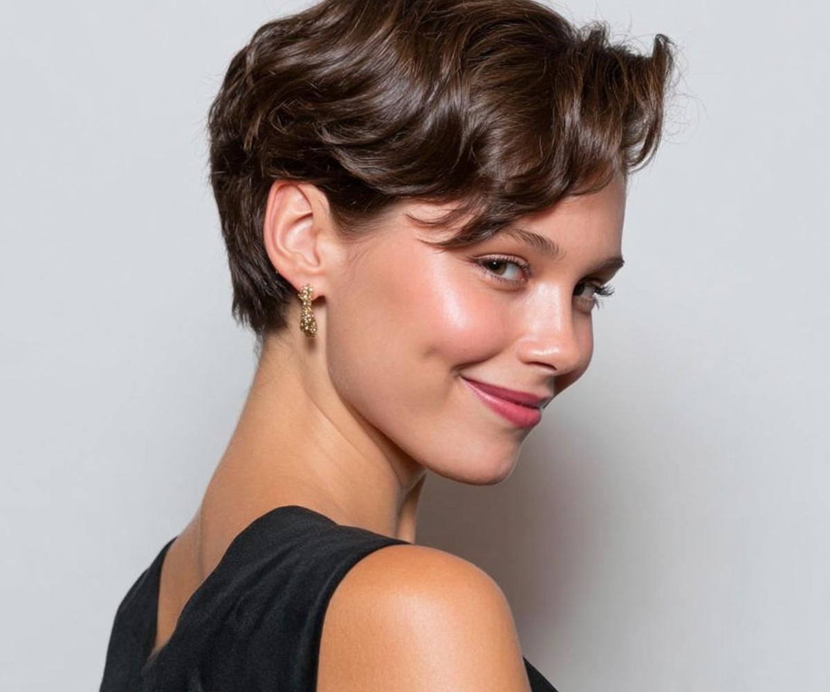 Kastanjebruine Pixie Met Volume