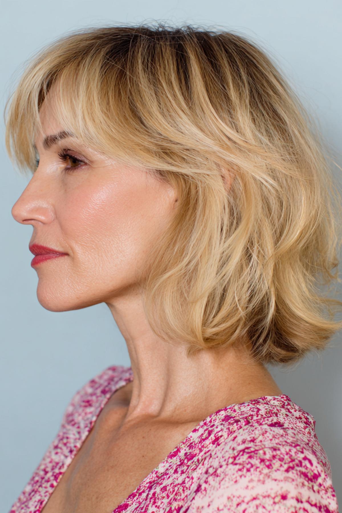 Blond Golvend Bob Met Gordijnpony