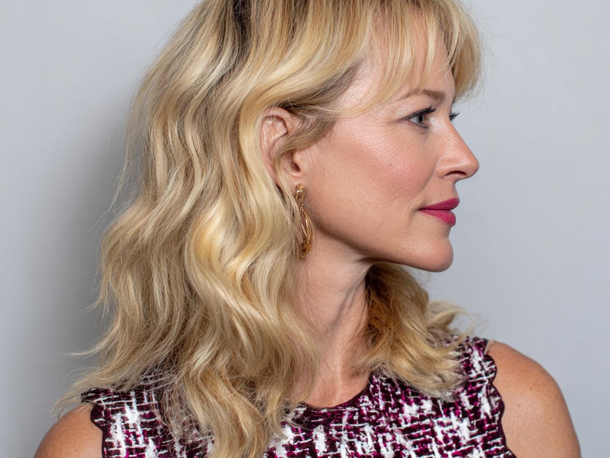 Schouderlange Blonde Golven Met Pony