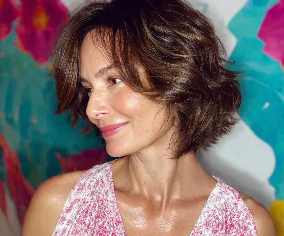 Korte Golvende Bob Kastanjebruin