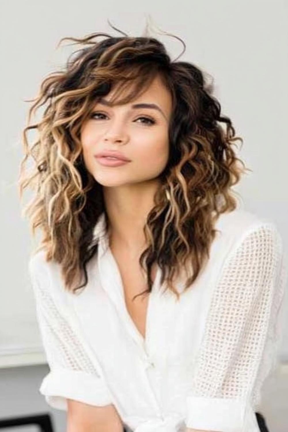 Gelaagde Brunette Krullen