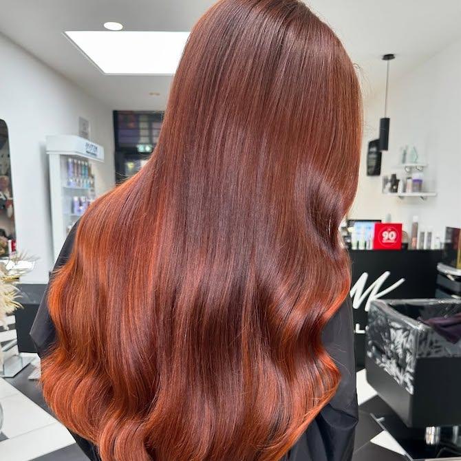 Glanzend koper haar salonfinish
