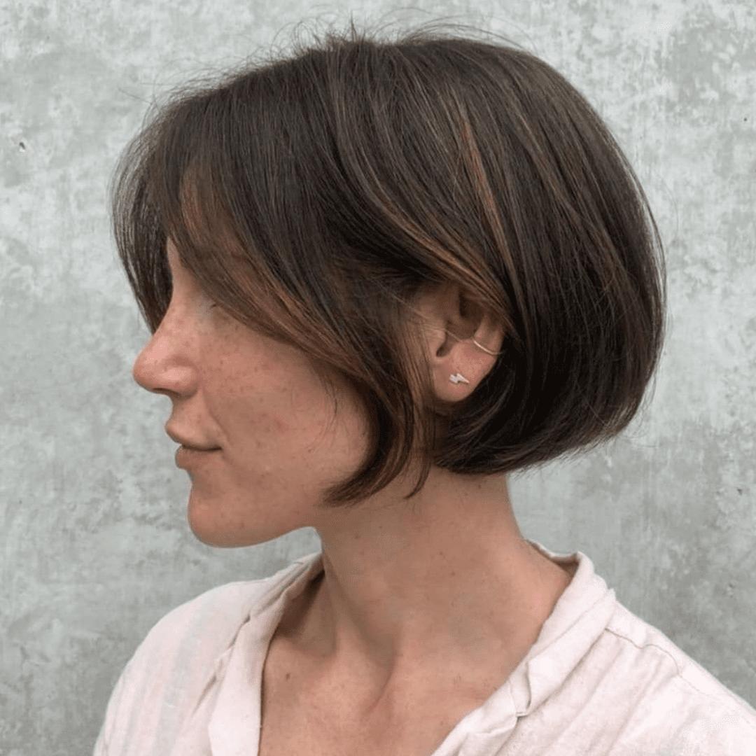 Korte bob met speelse laagjes