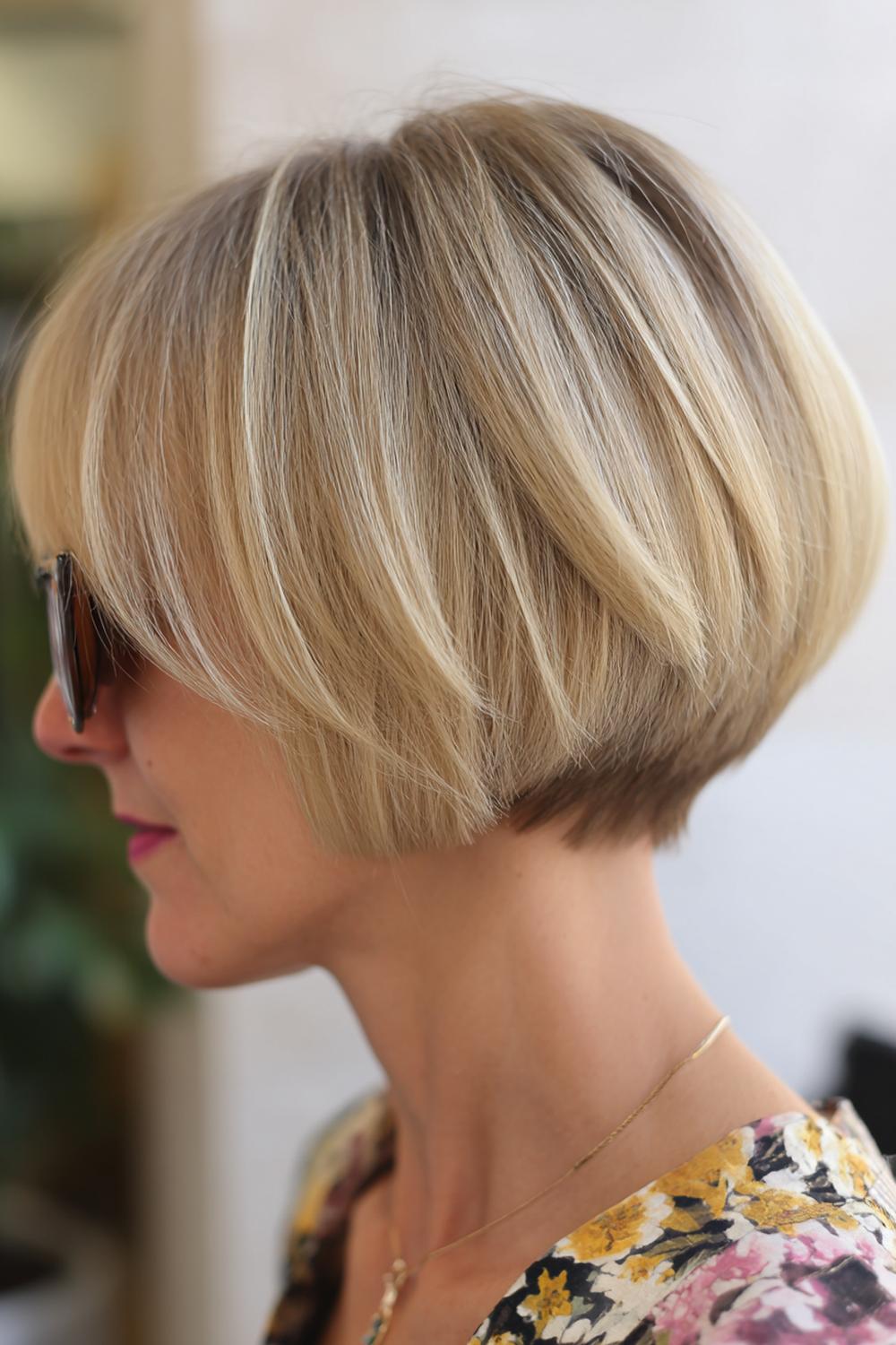 9. Moderne kapsels voor 50 plussers: bob met subtiele undercut en strakke nekcontour