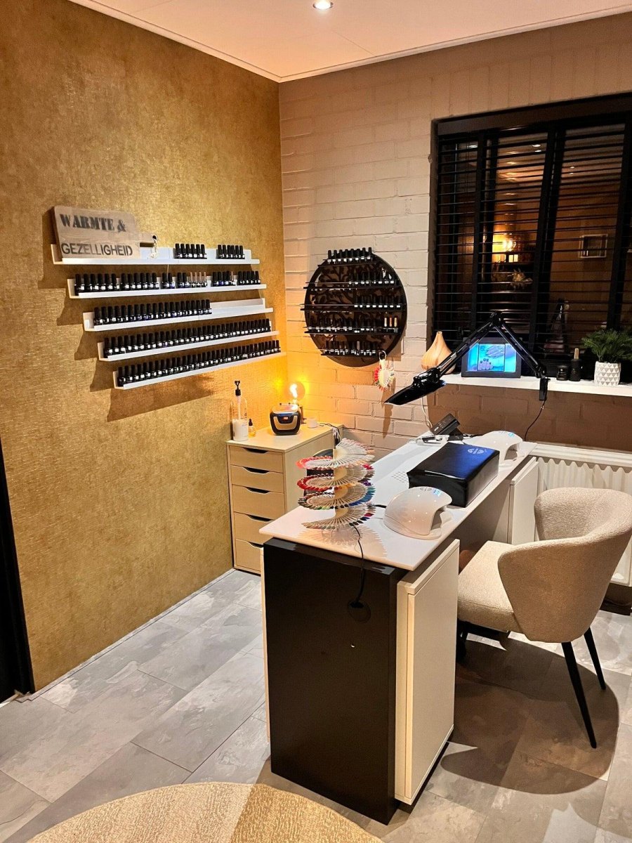 Moderne nagelsalon thuis