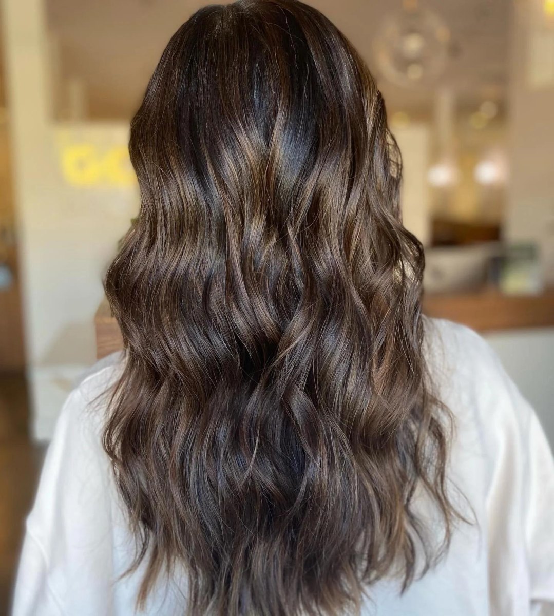 Natuurlijke bruine haarkleur met dimensie