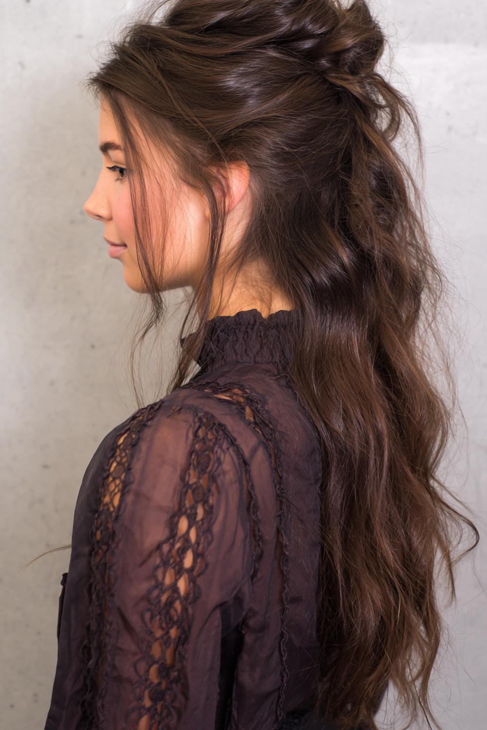 16. Nieuwe Haarstijlen 2026: Bixie met rommelige kruin en zachte nekcontour