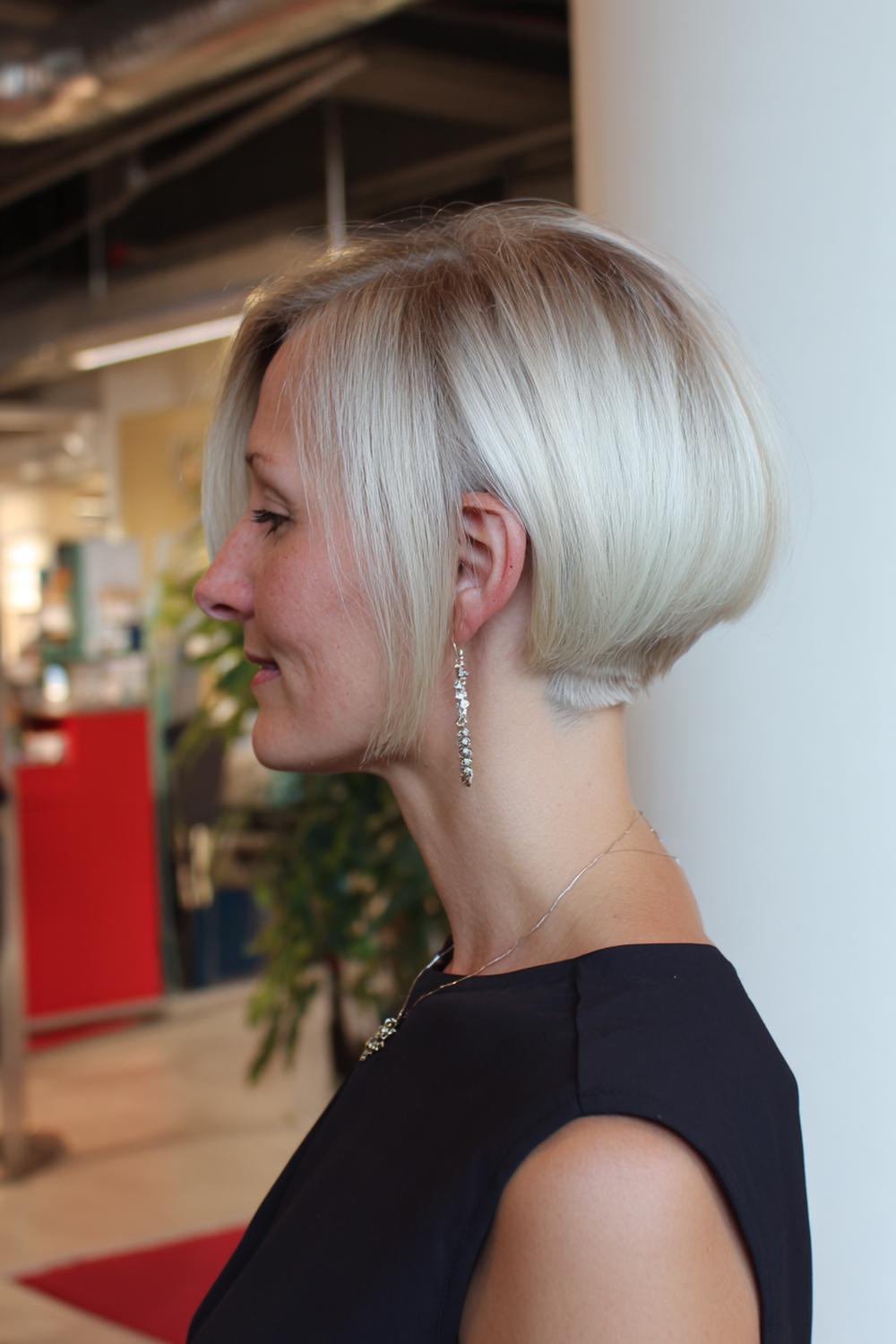 3. Nieuwe Haarstijlen 2026: Kaaklijn-bob met verborgen undercut en glanslijn