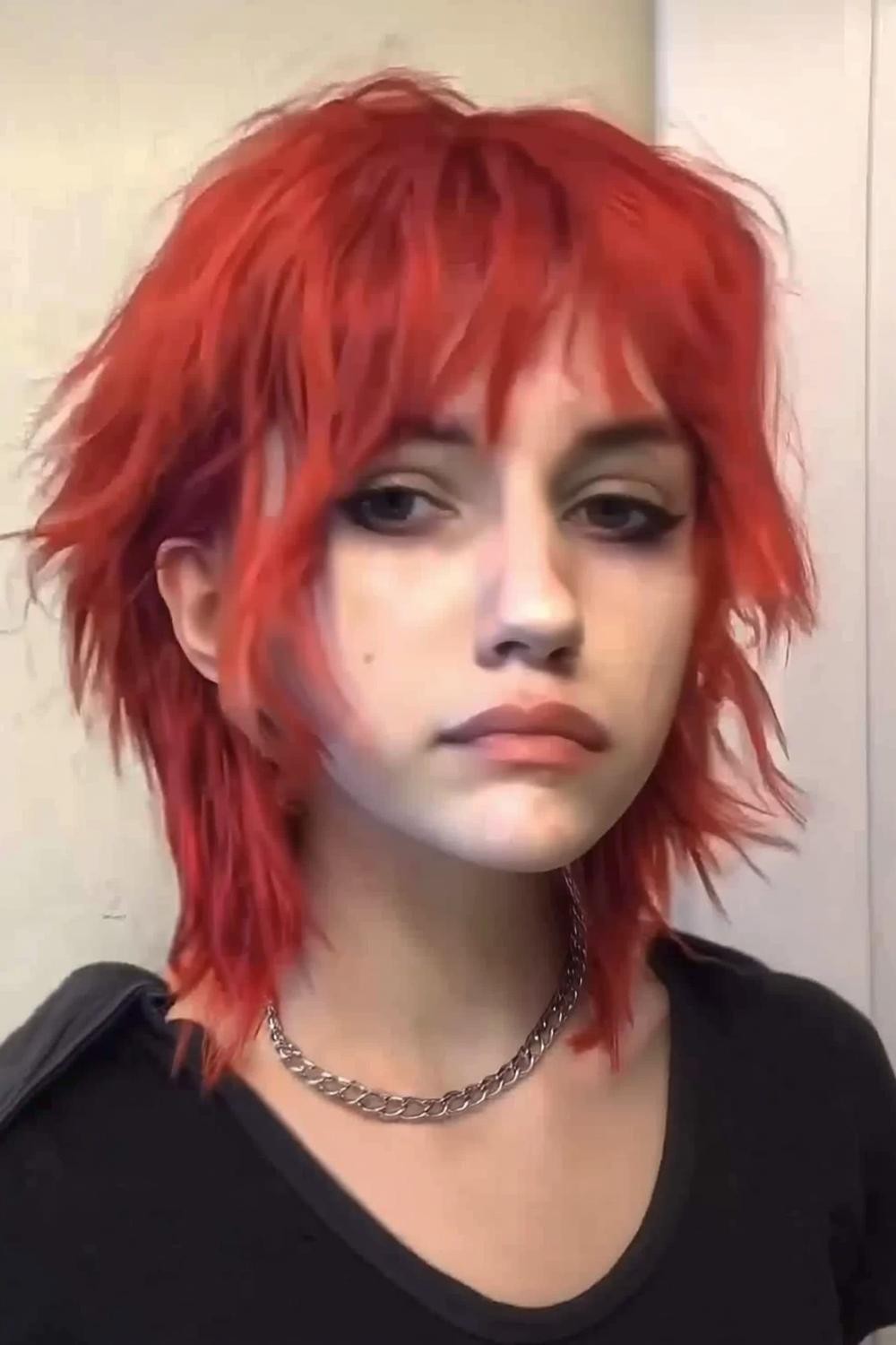 Vuurrood statement haar