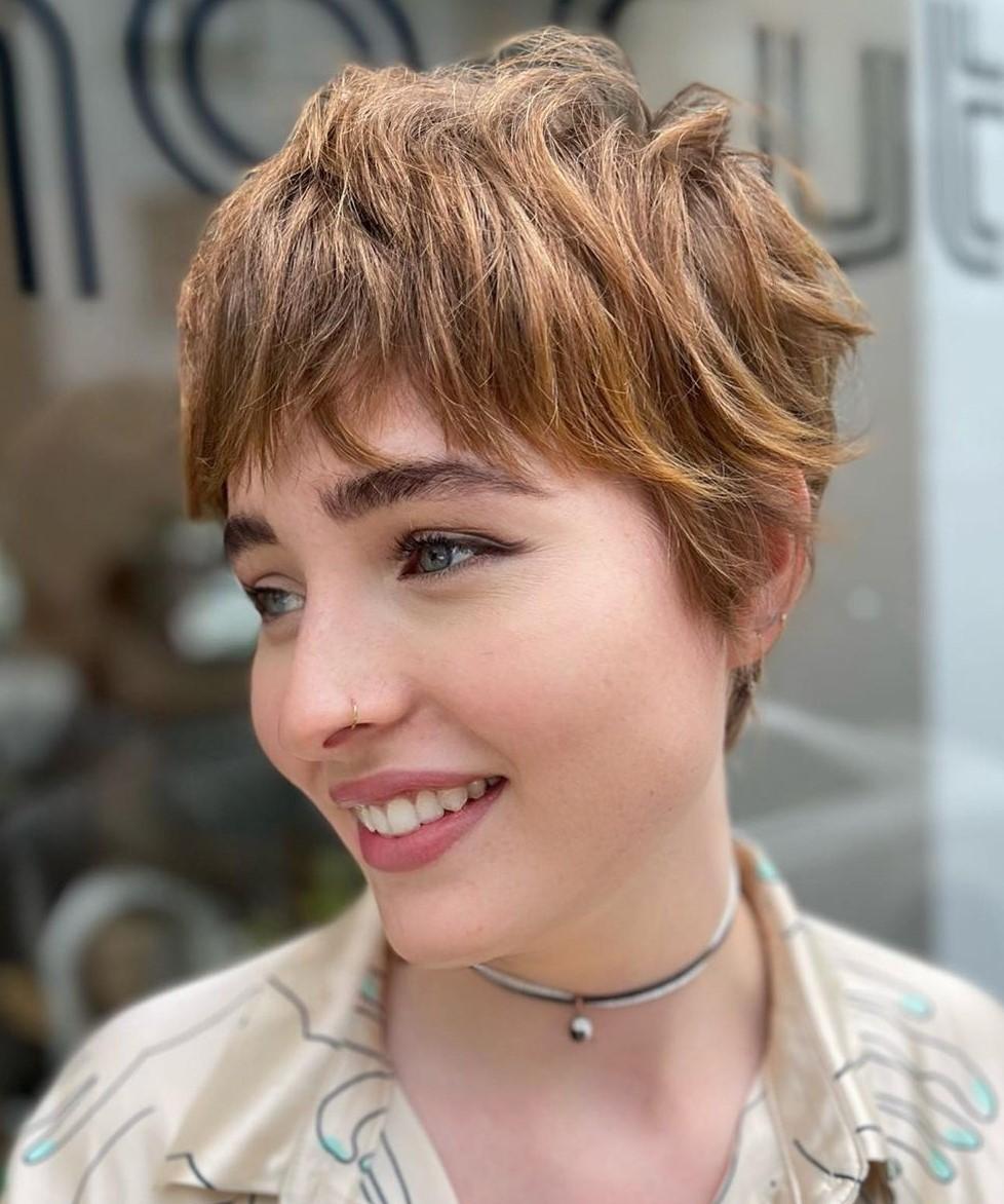 Pixie cut met textuur en lagen