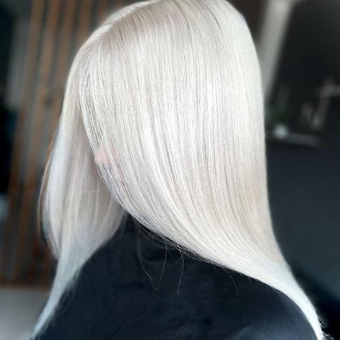 Platinablond haar met heldere uitstraling