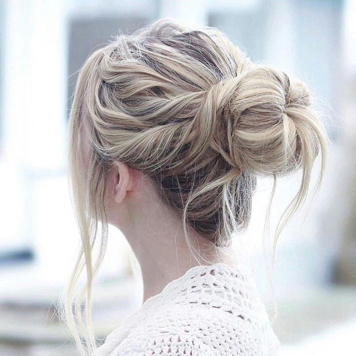Rommelige knot fijn haar