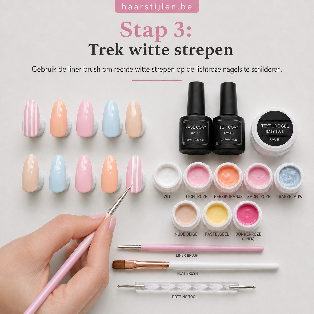 Liner brush trekt rechte witte strepen op lichtroze nagels voor de zomer nagels strand look