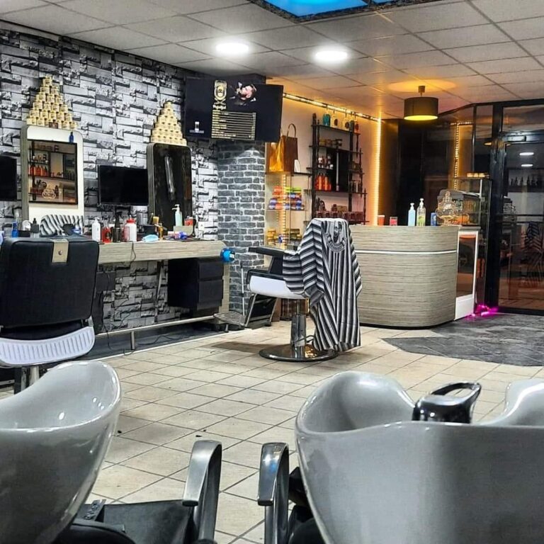 De Luxe Barber ChIJoV0sOPC7w0cRt 9PZd pGOI 1 768x768